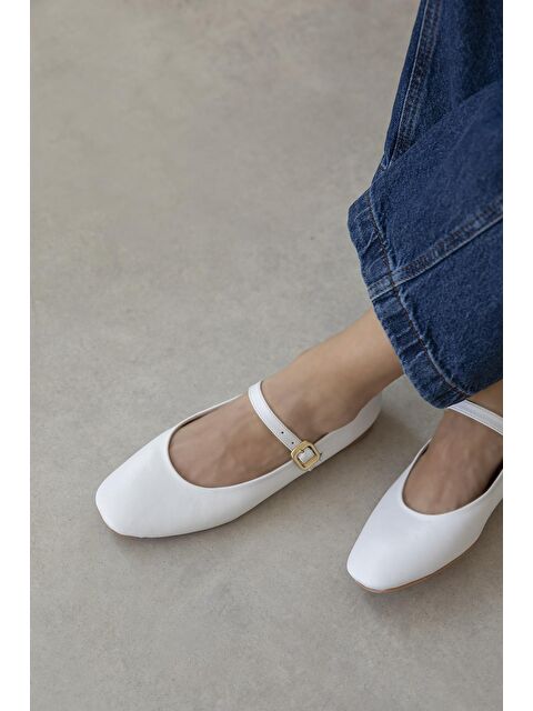 Straswans Karmin  Kadın  Kemer  Detay  Deri  Babet Beyaz - S000513062-20063