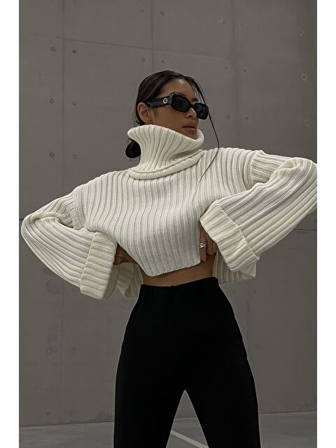 Madmext Beyaz Boğazlı Kazak Mg1402 - S000121279-20063