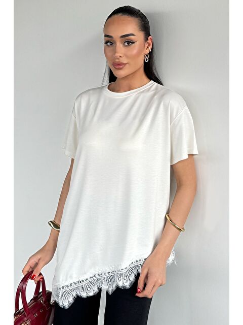 Gülseli Kadın Dantelli Asimetrik Kesim Tişört