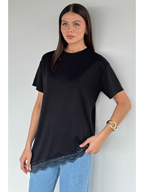 Gülseli Kadın Dantelli Asimetrik Kesim Tişört