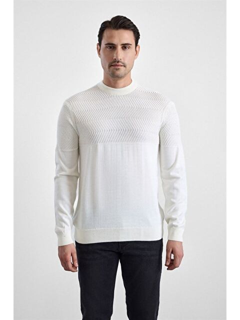 Süvari Beyaz Regular Dikey Çizgili Bisiklet Yaka Kazak