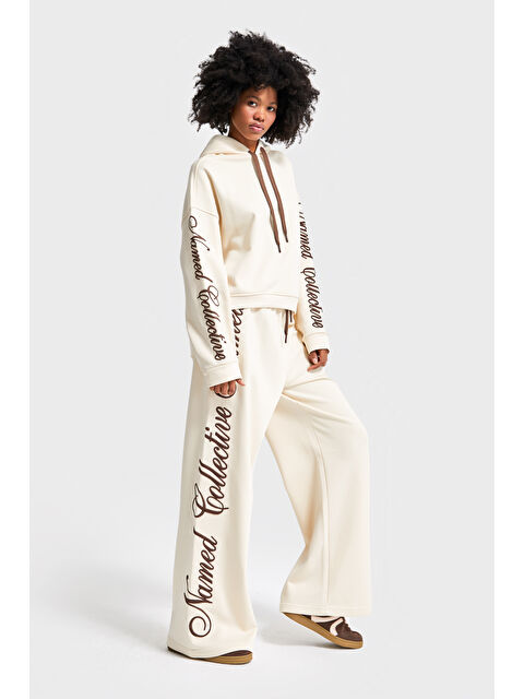 It's Basic Kadın Ekru Renk w5-57 Yazı Nakışlı Bol Kesim Tasarım Alt-Üst 2'li Kombin Takım - S000443639-19965