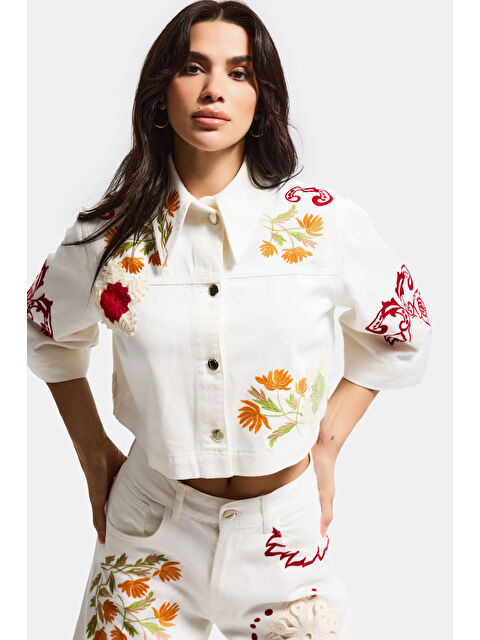 It's Basic Kadın Ekru 7s6-101 Crop Fit Özel Desen Çiçek Nakışlı Tasarım Denim Ceket - S000510257-19965