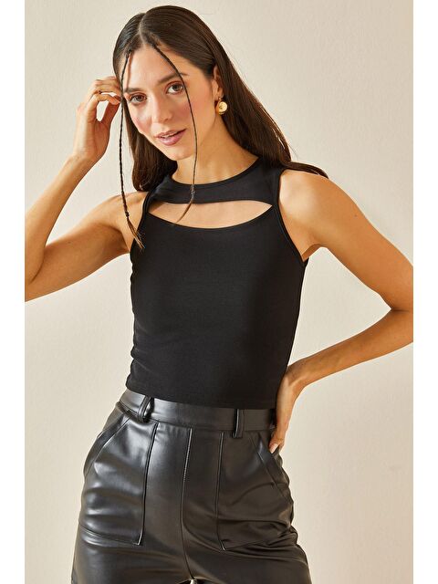 Xhan Siyah Bisiklet Yaka Pencere Detaylı Bluz 5YXK2-48382-02 - S000173117-19351