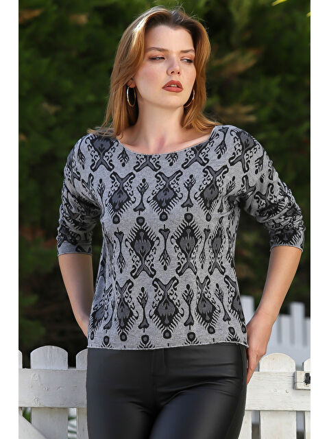 Chiccy İtalyan Gri Melanj Kayık Yaka Uzun Kol Etnik Desenli Allover Baskılı Casual Örme Bluz 65 60 - S000469059-74