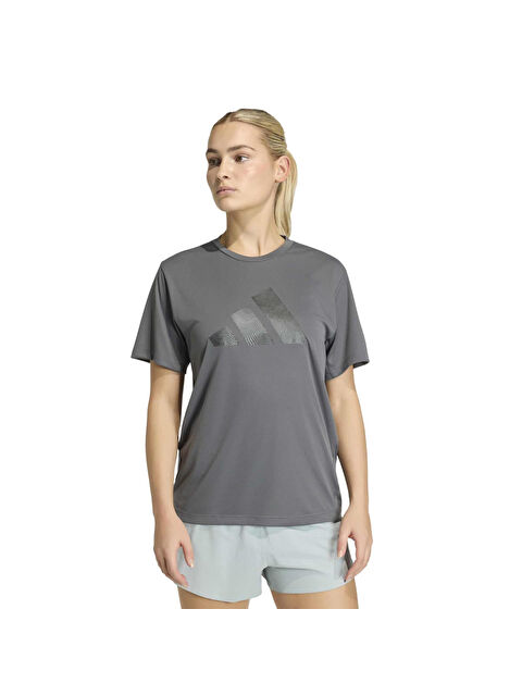 Adidas Running Essentials Brand Love Kadın Gri Yuvarlak Yaka Tişört - S000508156-20600