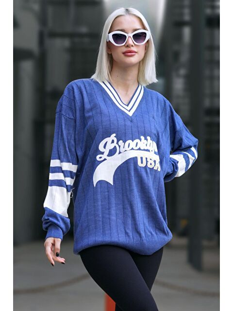 Madmext İndigo V Yaka Nakışlı Kadın Kazak Mg1279 - S000121217-23093