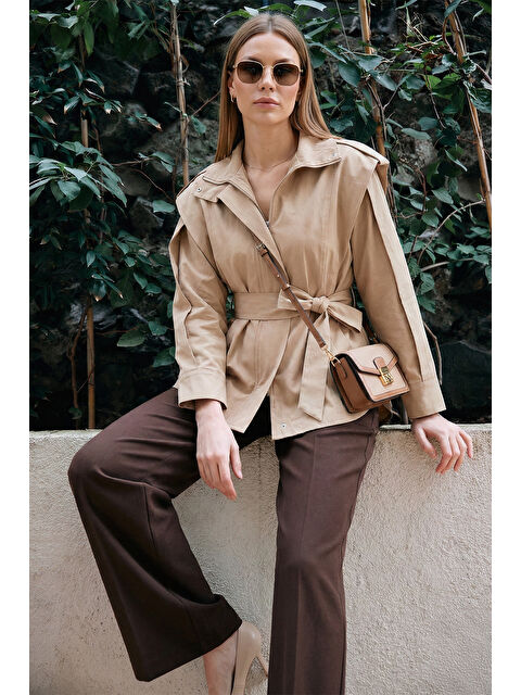 Lela Regular Fit Dik Yaka Geniş Omuzlu Kuşaklı Kadın Trençkot 6927623 - S000510314-25636