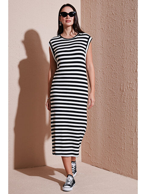 Lela Regular Fit Bisiklet Yaka Çizgili Midi Boy Kadın Elbise 5866105 - S000348235-37424