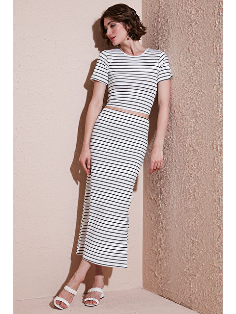 Lela Çizgili Slim Fit Bisiklet Yaka Yırtmaçlı Midi Boy Etekli Crop Takım 5866132 - S000346523-37246