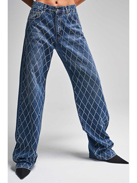 It's Basic Kadın Koyu Mavi Renk Rita Loose Fit Önü Parlak Taşlı Tasarım Denim Jean - S000320628-17234