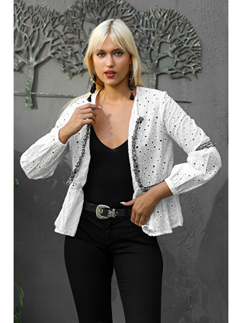 Chiccy Kadın Beyaz Yuvarlak Yaka Uzun Kol Brodeli Midi Regular Fit Pamuklu Dokuma Ceket - S000358787-20063