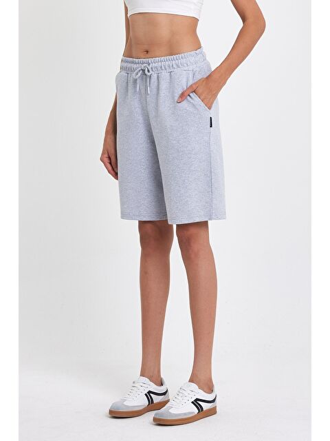 Mmetalic Kadın Rahat Kesim Beli Lastikli Mevsimlik Yumuşak Kumaş Cepli Gri Uzun Bermuda Şort MTLCB91-Gri - S000231254-20600