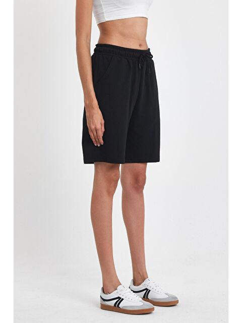 Mmetalic Kadın Rahat Kesim Beli Lastikli Mevsimlik Yumuşak Kumaş Cepli Siyah Uzun Bermuda Şort MTLCB91 - S000231254-19351