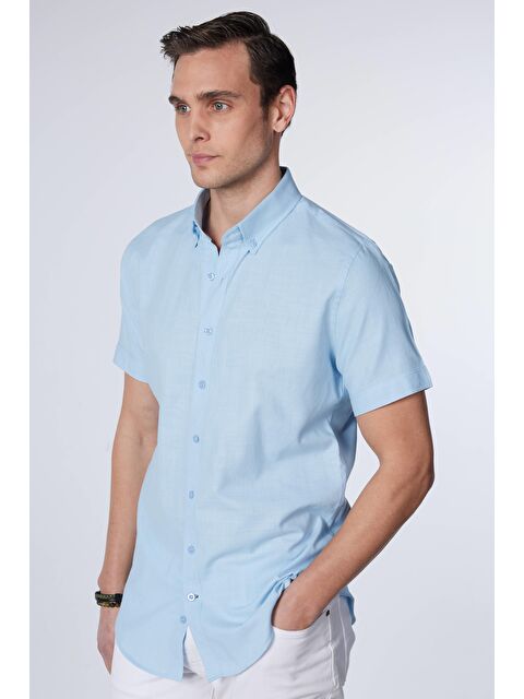 TUDORS Erkek Slim Fit Dar Kesim Kısa Kollu %100 Pamuk Keten Doku Mavi Düğmeli Yaka Gömlek