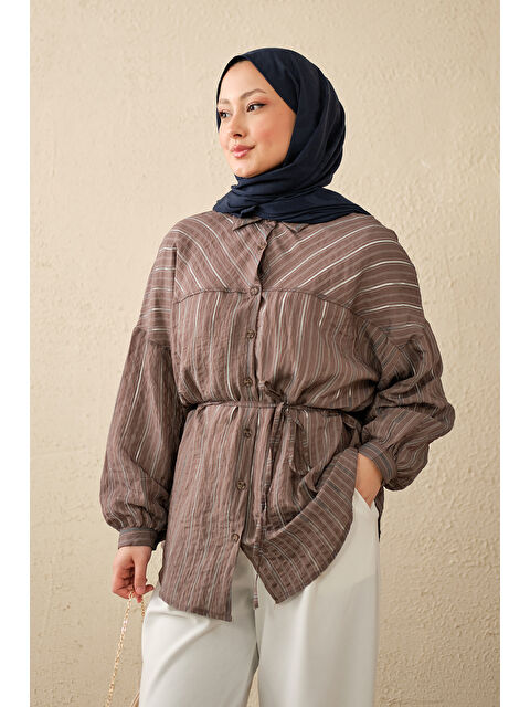 Locco Moda Kadın İnce Çizgi Desen Bel Bağlamalı Gömlek Açık Kahve