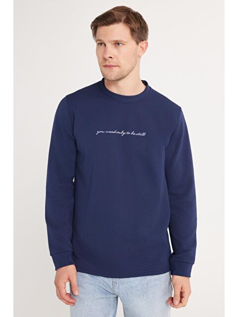 TUDORS Erkek Standart Fit Pamuklu Bisiklet Yaka Şardonlu Baskılı İndigo Sweatshirt - S000525805-23093