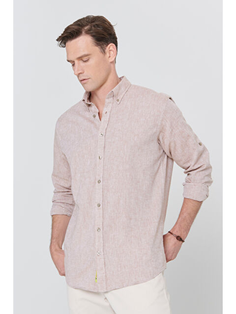 AC&Co / Altınyıldız Classics Erkek Camel Comfort Fit Rahat Kesim Düğmeli Yaka Casual Keten Gömlek - S000394275-4557