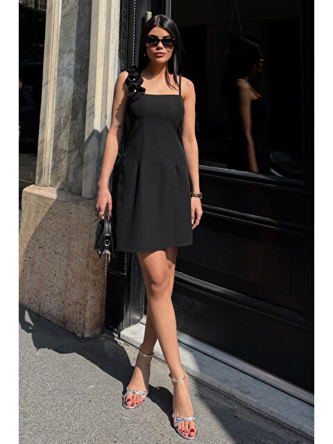 Lafaba Kadın Siyah Çiçek Detaylı Askılı Mini Elbise