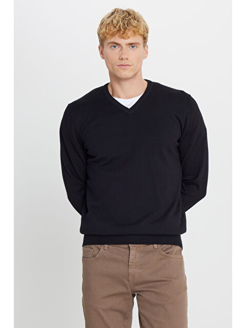 Altınyıldız Classics Erkek Siyah Pamuklu Standart Fit Normal Kesim V Yaka Triko Basic Kazak