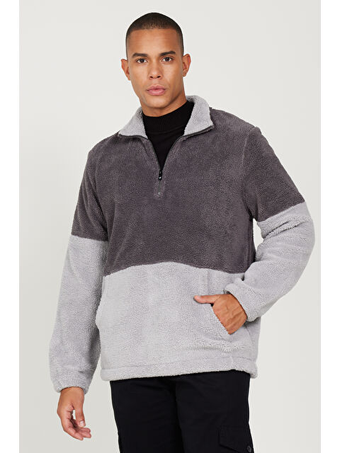 AC&Co / Altınyıldız Classics Erkek Açık Melanj-Gri Melanj Standart Fit Normal Kesim Bato Yaka Polar - S000396744-29666