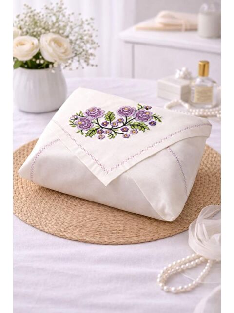 Çeyiz Diyarı Kanaviçe İşlemeli Gardenya 90x90 cm Tek Bohça Lila