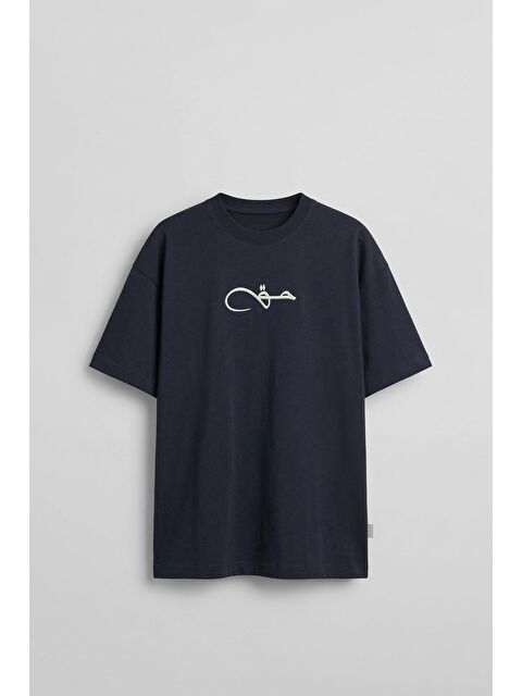 Abluka Online Erkek Oversize Nakışlı Halı Desenli Sırt Baskılı T-Shirt Lacivert