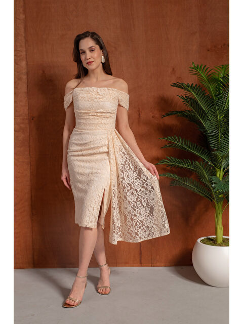 Lafaba Kadın Bej Kayık Yaka Dantelli Midi Abiye Elbise