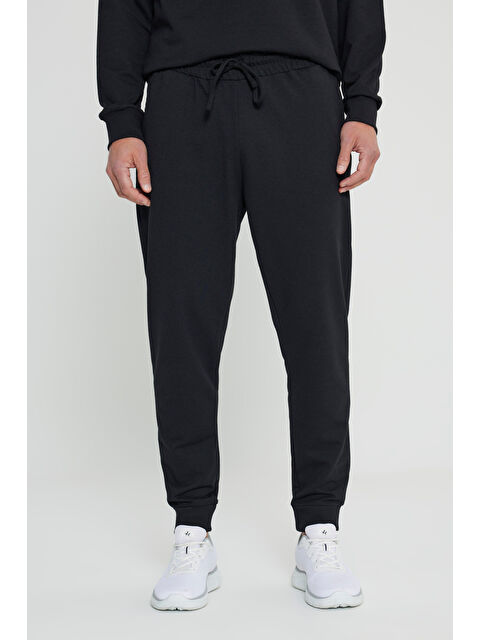 AC&Co / Altınyıldız Classics Erkek Siyah Standart Fit 2 İplik Cepli Rahat Recycle Pamuklu Jogger Eşofman Altı - S000394296-19351