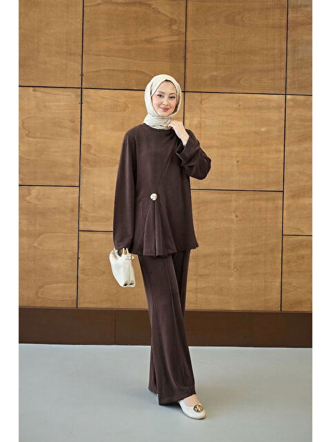 Locco Moda Kadın Yaka Bağlama Detay Tokalı Bisiklet Yaka Takım Kahverengi