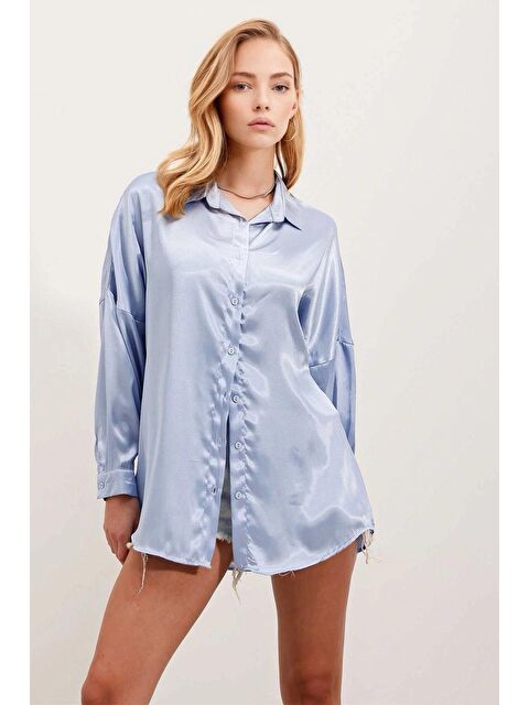 Hazelin Kadın Buz Mavi Oversize Dökümlü Saten Yüzeyli Gömlek HZL23S-BD139851 - S000044981-8826