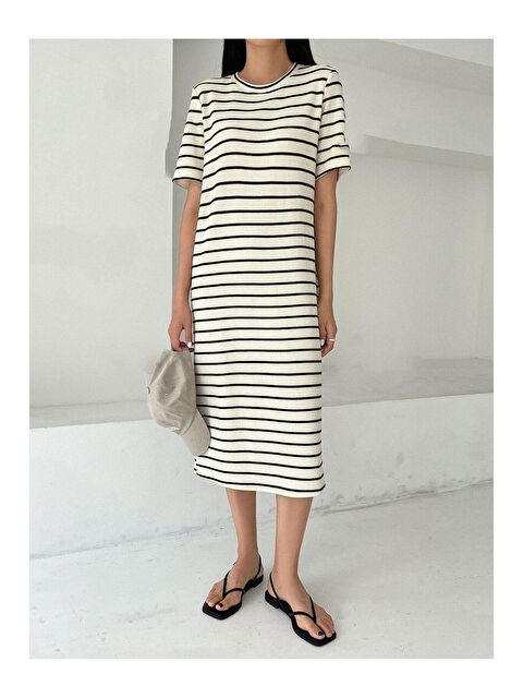 Trendseninle Beyaz Siyah Çizgili Desenli Gofre Elbise - S000185604-20063