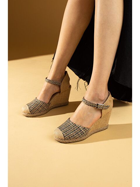 Pembe Potin Nakışlı Hasır Dolgu Taban Önü Kapalı Kadın Sandalet 69-71-24Hasır - S000175420-19351