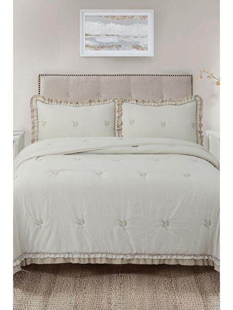 Çeyiz Diyarı Bigo Nakışlı Fırfırlı Çift Kişilik Yatak Örtüsü Bej