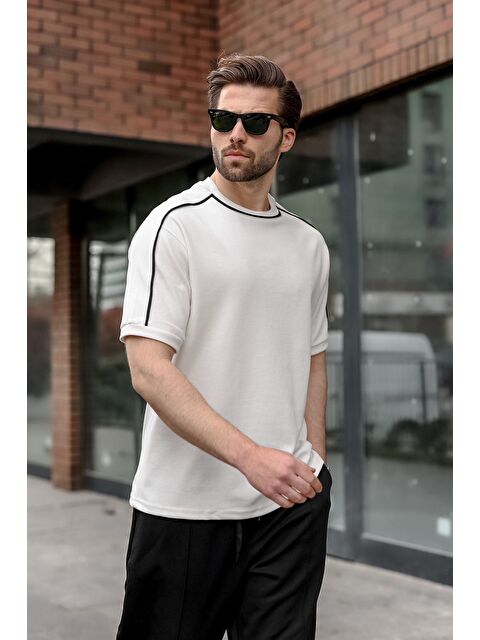 Madmext Ekru Şerit Detaylı Modern Kesim Erkek Tişört E7182