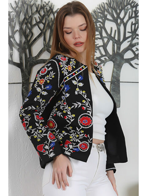 Chiccy Siyah Yuvarlak Yaka Uzun Kol Kapamasız Astarlı Yaka Ve Kol Nakışlı Casual Dokuma Ceket - S000360029-19351