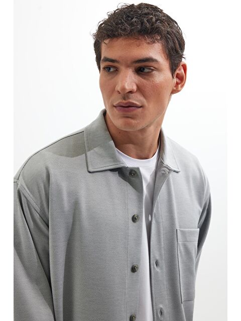 TUDORS Erkek Relax Fit Rahat Kesim Uzun Kollu Düz Örme Kumaş Yandan Yırtmaçlı Gri Gömlek - S000493635-20600