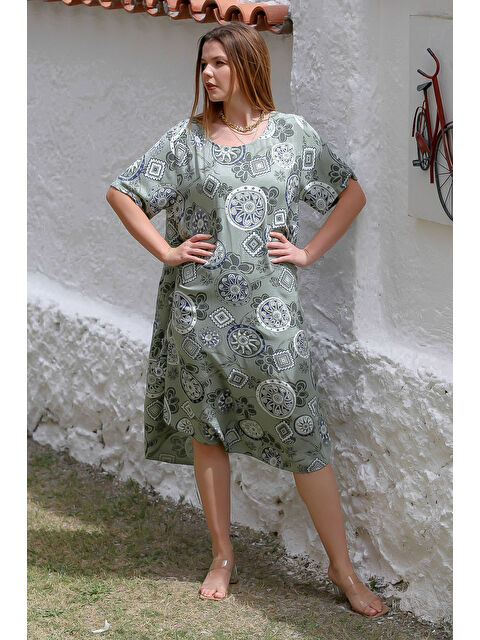 Chiccy İtalyan Haki V Yaka Kısa Kol Oval Etekli Allover Baskılı Dokuma Casual Elbise - S000360043-18547