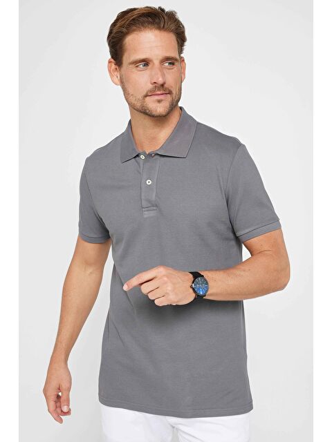 TUDORS Erkek Slim Fit Dar Kesim %100 Pamuk Düz Pike Füme Polo Yaka Tişört