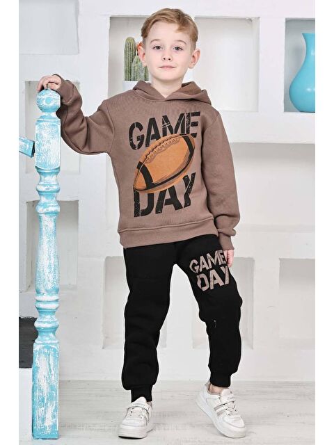 Riccotarz Erkek Çocuk Üzerinde Top ve Game Day Yazı Baskılı Sweatshirt 3 İplik Kahverengi Eşofman Takım - S000315785-19413
