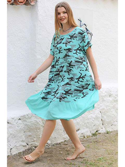 Chiccy İtalyan Pastel Yeşili Havuz Yaka Düşük Kol Kamuflaj Eteği Fırfırlı Dokuma Casual Elbise - S000358975-17358