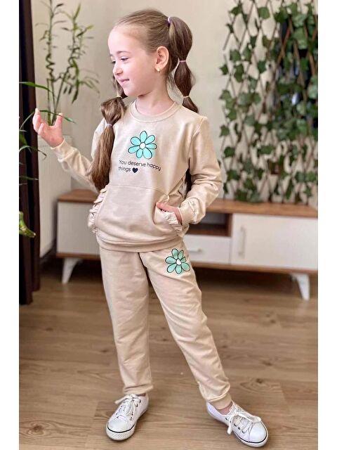 Riccotarz Kız Çocuk Göğsünde Papatya ve Kanguru Fırfır Cep Detaylı Sweat Bej Eşofman Takım - S000487803-19928