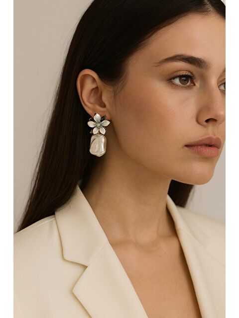 New Obsessions Barok İncili Çiçek tasarımlı Kadın Küpe - S000444080-20076