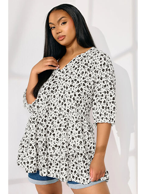 Stil Diva Büyük Beden Yarım Kollu V Yaka Eteği Fırfırlı Desenli Bluz 322572 - S000380026-20063