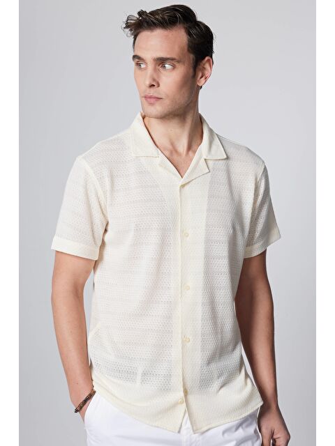 TUDORS Slim Fit Kısa Kollu Dar Kesim Apaj Yaka Örme Kumaş Yazlık Beyaz Erkek Gömlek