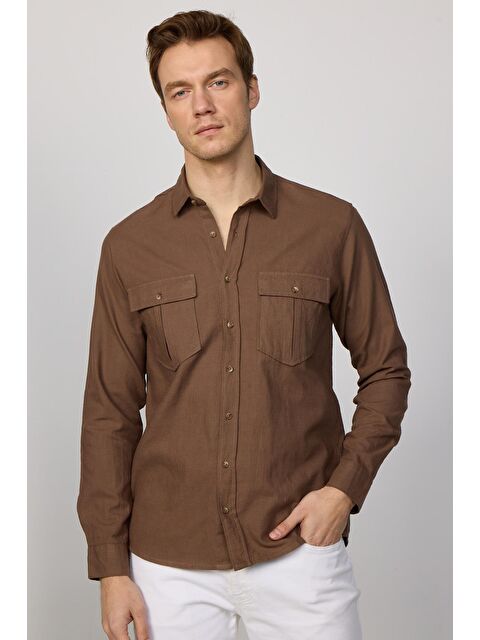 TUDORS Erkek Regular Fit Klasik Kesim %100 Pamuk Keten Doku Çift Cep Kahverengi Gömlek