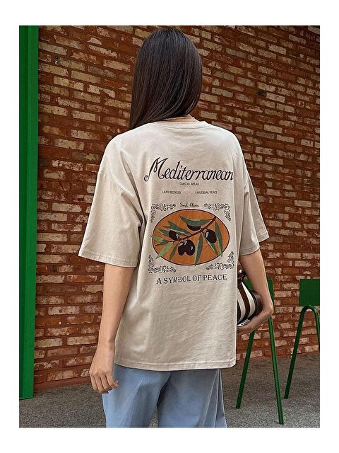 Trendseninle Kadın Bej Mediterranean Baskılı Oversize T-shirt - S000116989-19928