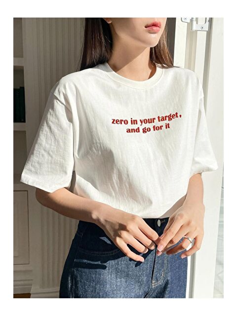 Trendseninle Kadın Beyaz Zero In Your Target Baskılı Oversize Tişört - S000116929-20063