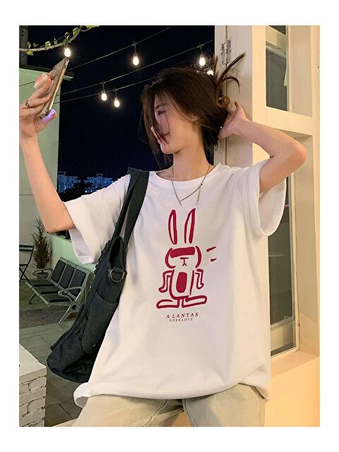 Trendseninle Kadın Beyaz Tavşan Baskılı Oversize Tişört - S000116562-20063