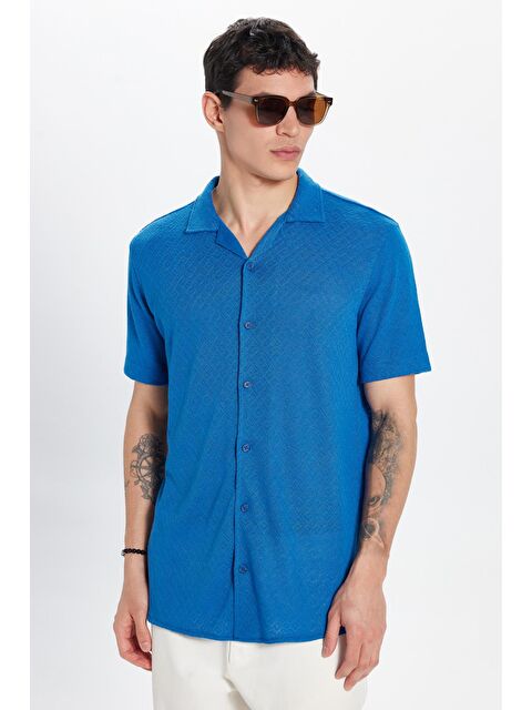 TUDORS Erkek Slim Fit Dar Kesim Kısa Kollu Örme Doku Apaş Yaka Saks Mavi Gömlek